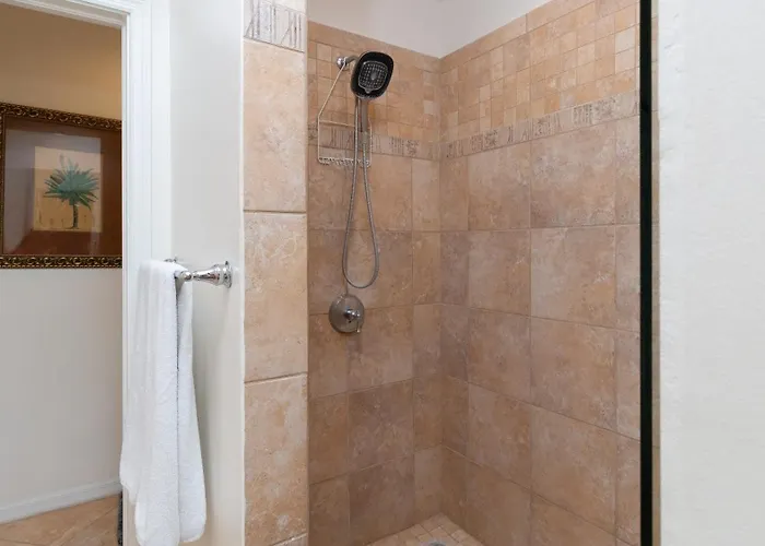 Сasa de vacaciones Spacious One-bedroom With Pool View, Balcony & Club Access *