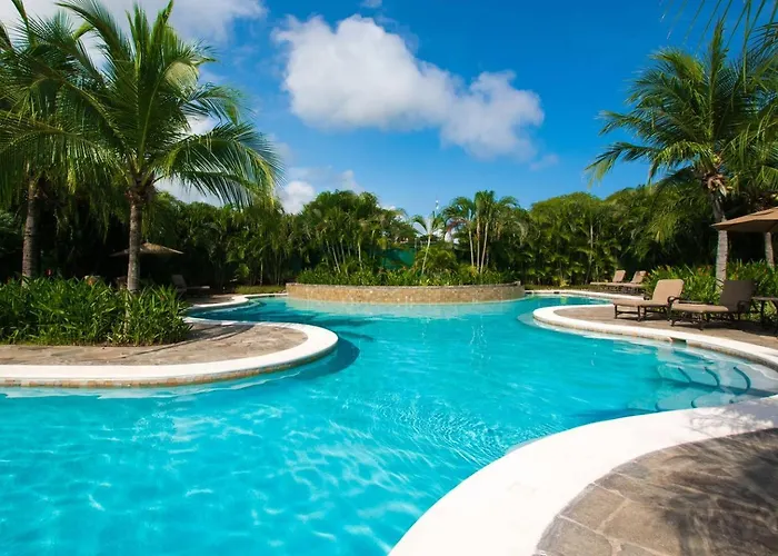 Spacious One-bedroom With Pool View, Balcony & Club Access Сasa de vacaciones Coco