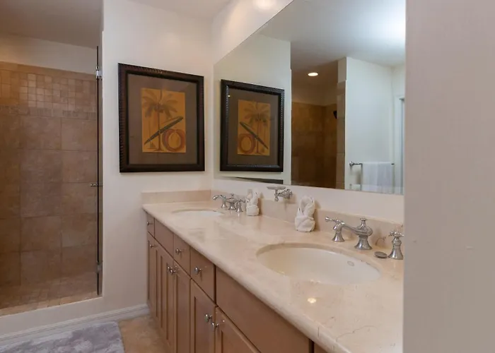 Spacious One-bedroom With Pool View, Balcony & Club Access Сasa de vacaciones