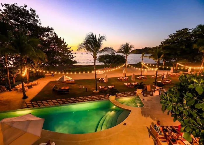 Spacious One-bedroom With Pool View, Balcony & Club Access Сasa de vacaciones *