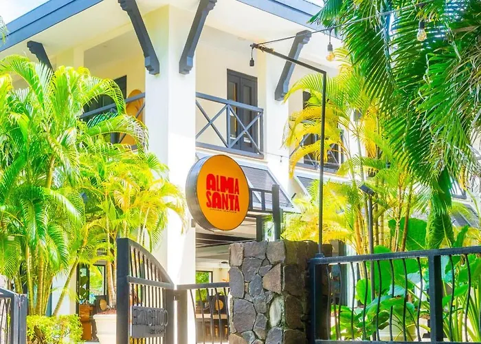 Spacious One-bedroom With Pool View, Balcony & Club Access Сasa de vacaciones *